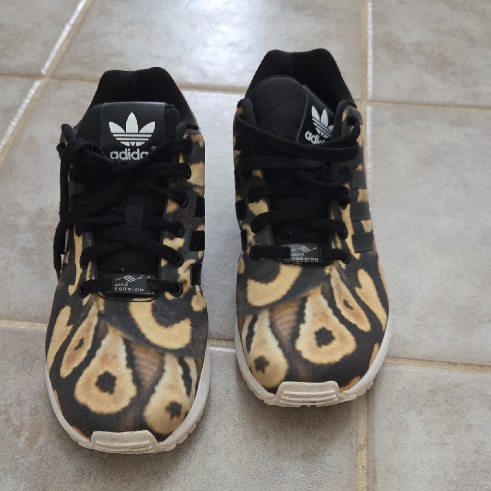 Adidas Kids Black and Tan Patterned Sneakers